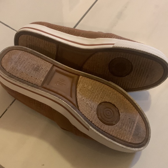 Shoes - Picture 4 of 4